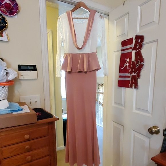 Beautiful side zip lace top formal dress - Picture 3 of 3